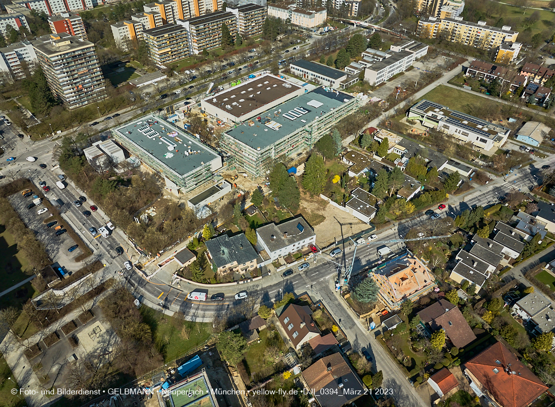 21.03.2023 - Luftbilder von der Baustelle Niederalmstraße 16 in Neuperlach